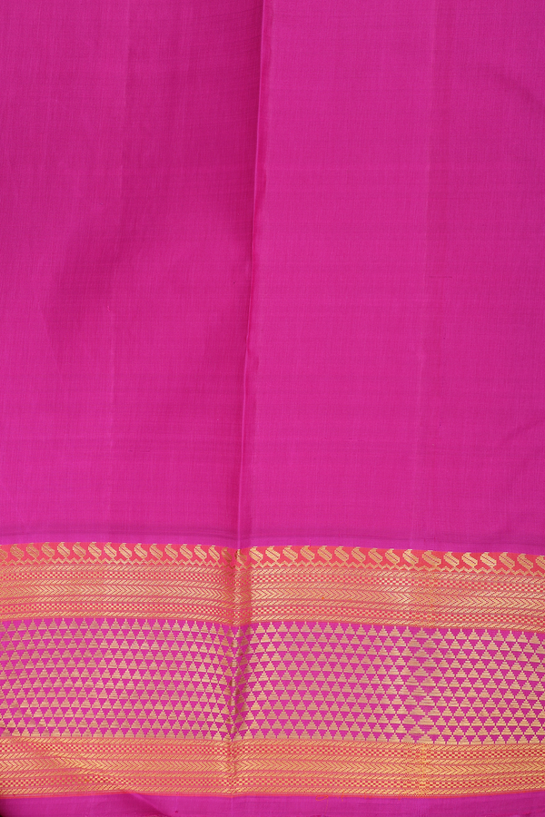 Kanchipuram Silk Saree In Dark Green With Iruthalai Pakshi