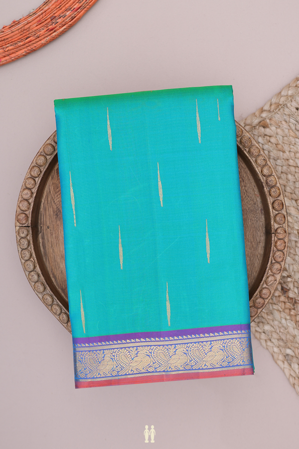Kanchipuram Silk Saree In Dual Tone With Zari Motifs