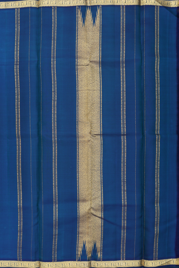 Kanchipuram Silk Saree In Emerald Green With Floral Buttis