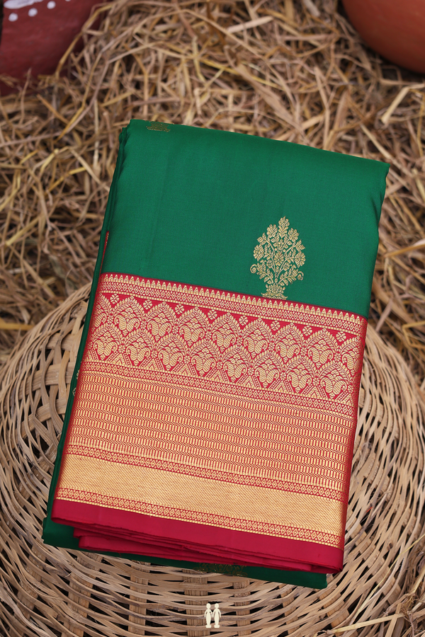Kanchipuram Silk Saree In Emerald Green With Zari Buttas