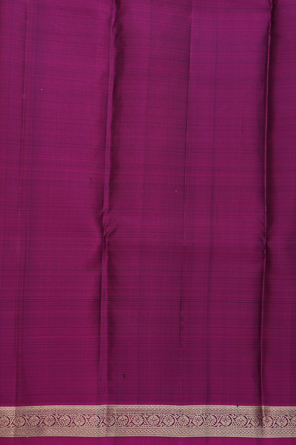 Kanchipuram Silk Saree In Emerald Green With Zari Motifs
