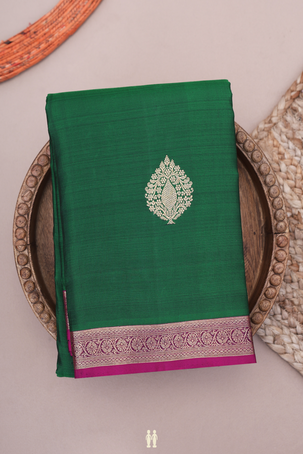 Kanchipuram Silk Saree In Emerald Green With Zari Motifs