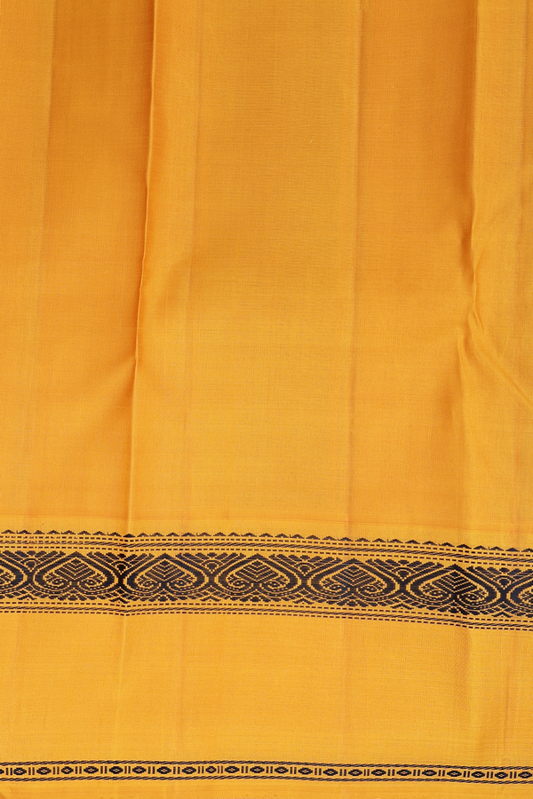 Kanchipuram Silk Saree In Forest Green With Contrast Border