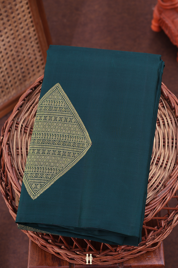 Kanchipuram Silk Saree In Forest Green With Diamond Design