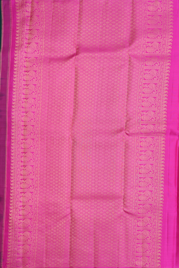 Kanchipuram Silk Saree In Forest Green With Diamond Design
