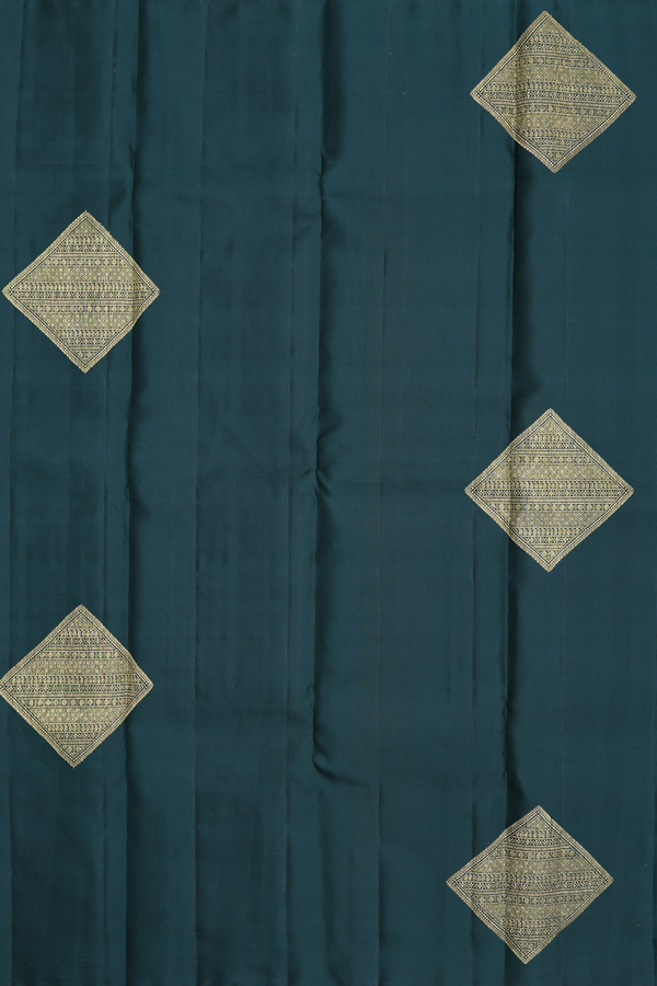 Kanchipuram Silk Saree In Forest Green With Diamond Design