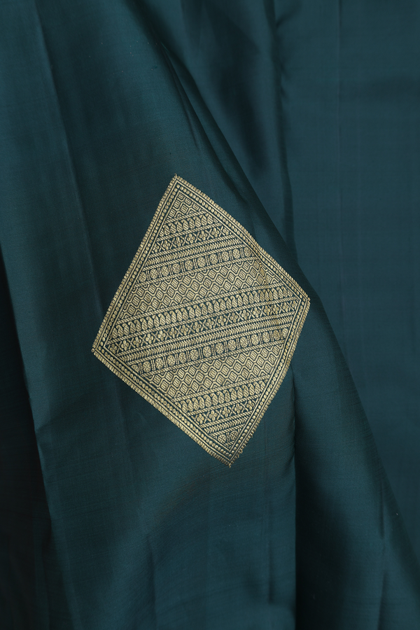 Kanchipuram Silk Saree In Forest Green With Diamond Design