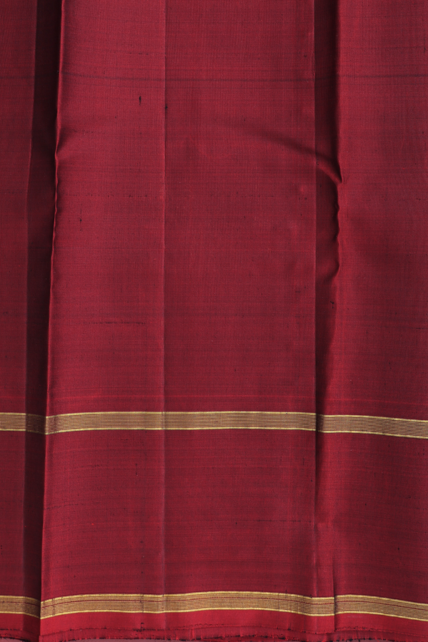 Kanchipuram Silk Saree In Forest Green With Zari Motifs