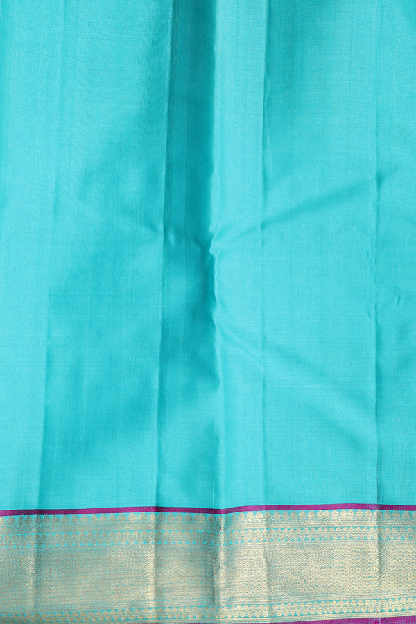 Kanchipuram Silk Saree In Green With Floral Buttas