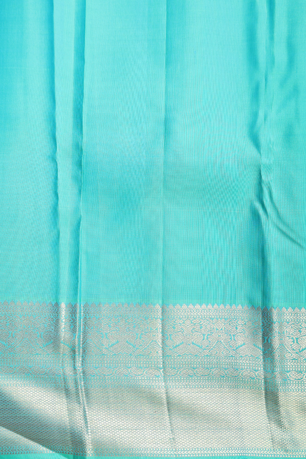 Kanchipuram Silk Saree In Green With Jacquard Pattern