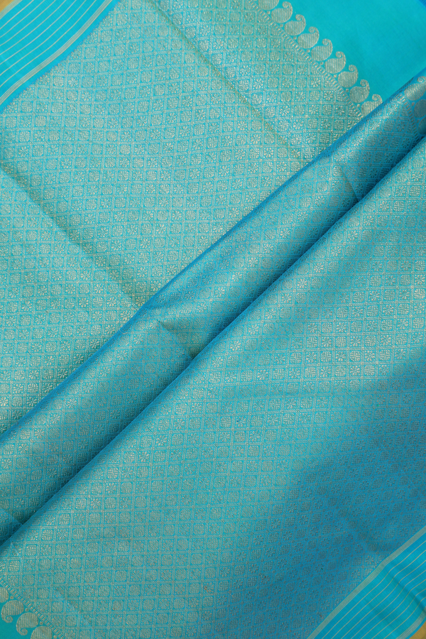 Kanchipuram Silk Saree In Green With Zari Buttas