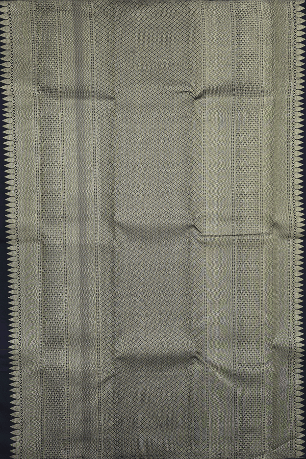 Kanchipuram Silk Saree In Grey With Floral Motifs