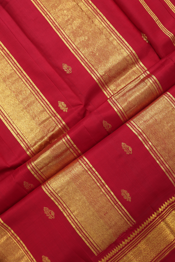 Kanchipuram Silk Saree In Lime Green With Zari Buttas
