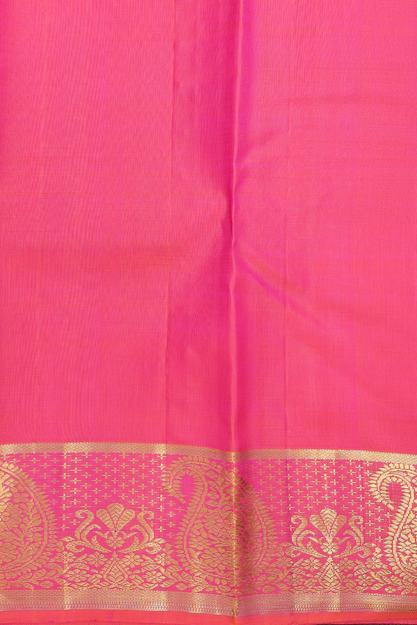 Kanchipuram Silk Saree In Magenta With Paisley Motifs