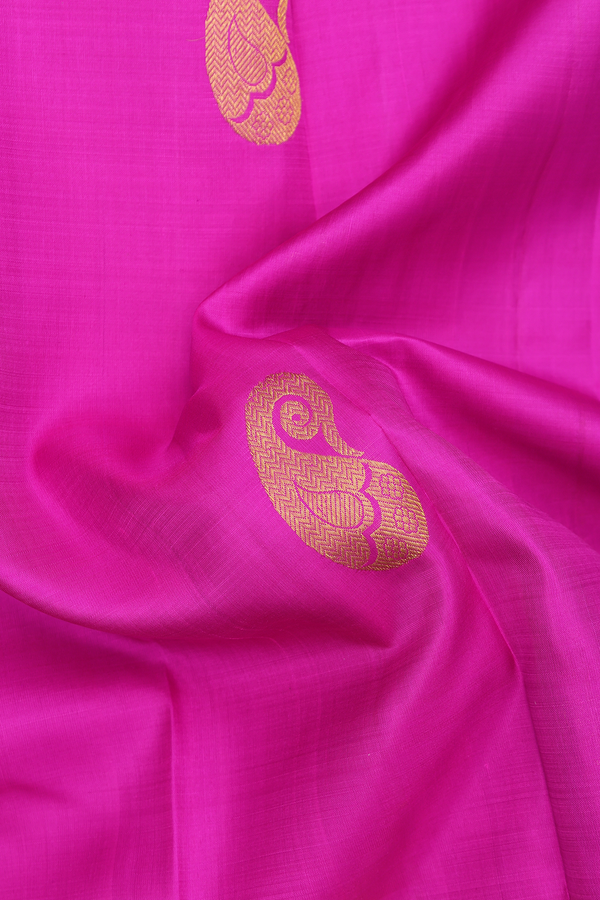 Kanchipuram Silk Saree In Magenta With Paisley Motifs