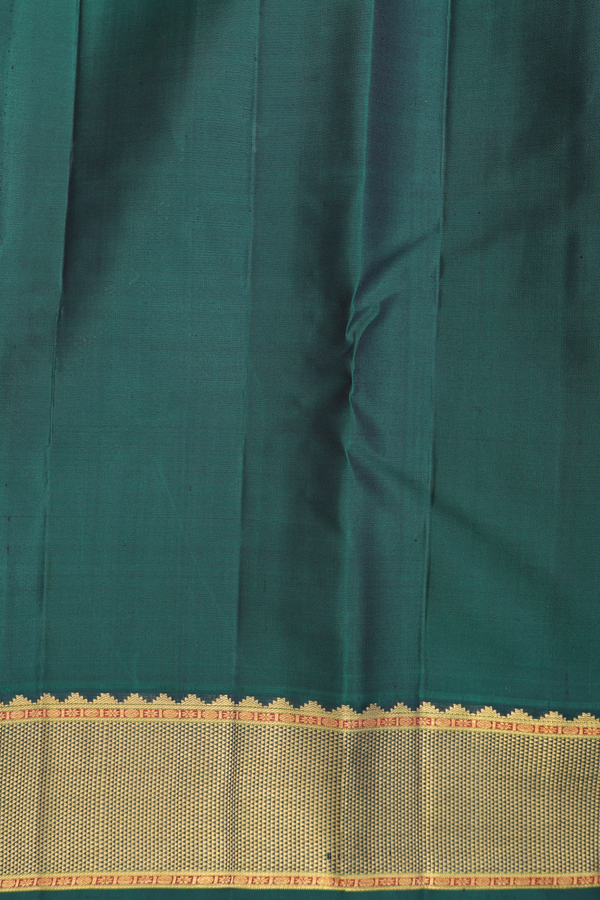 Kanchipuram Silk Saree In Magenta With Zari Motifs