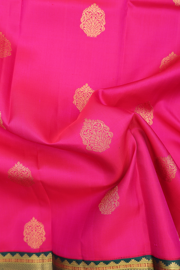 Kanchipuram Silk Saree In Magenta With Zari Motifs