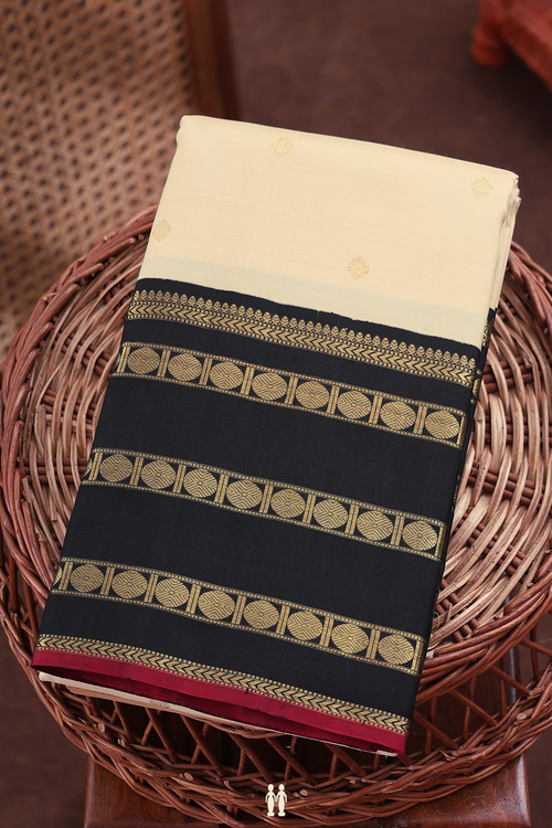 Kanchipuram Silk Saree In Off White With Floral Buttas