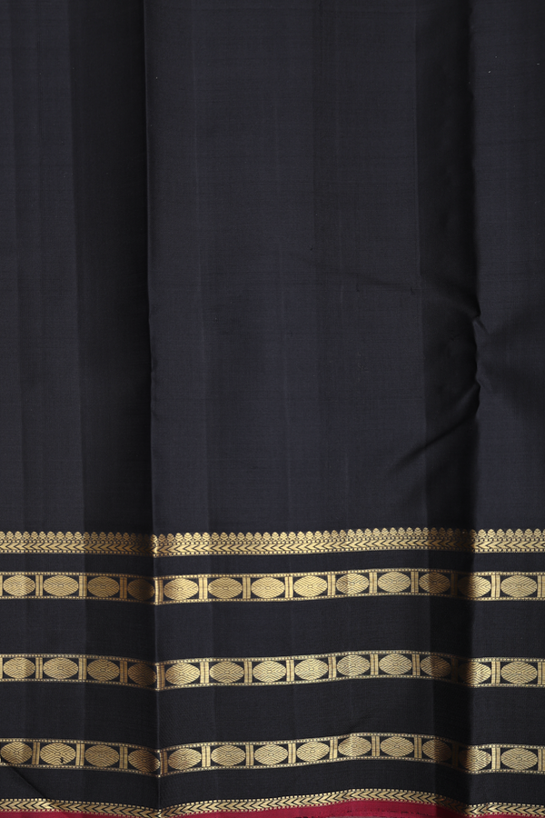 Kanchipuram Silk Saree In Off White With Floral Buttas