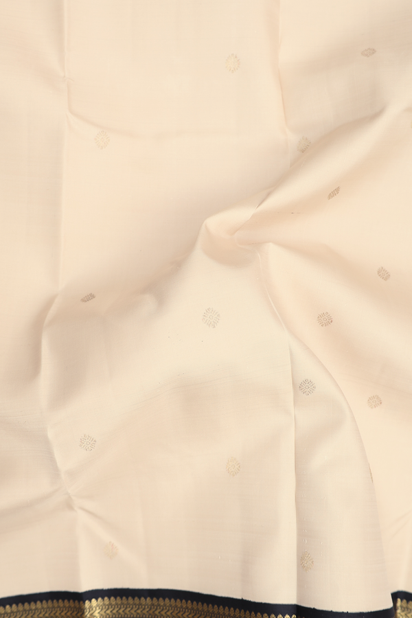 Kanchipuram Silk Saree In Off White With Floral Buttas