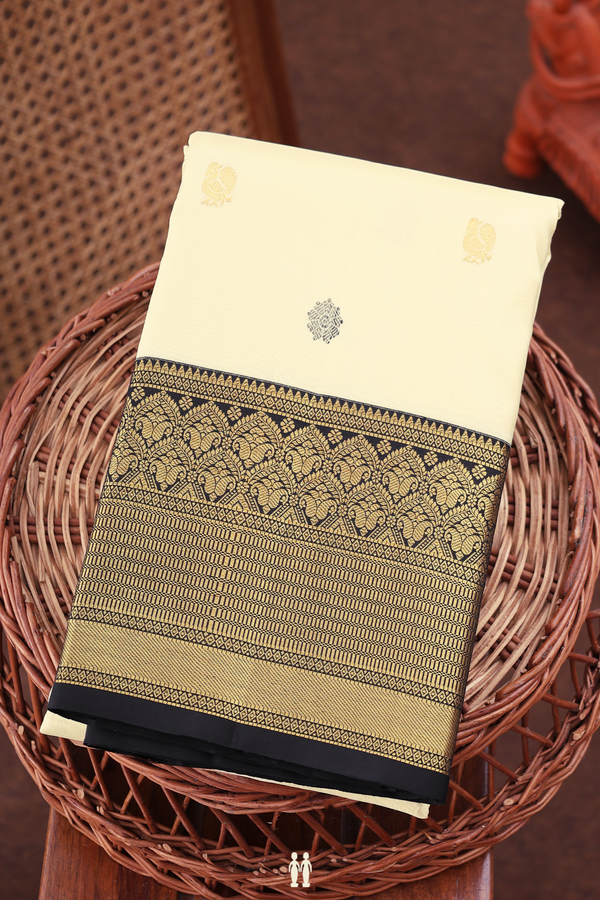 Kanchipuram Silk Saree In Off White With Peacock Buttas