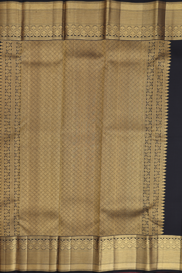 Kanchipuram Silk Saree In Off White With Peacock Buttas