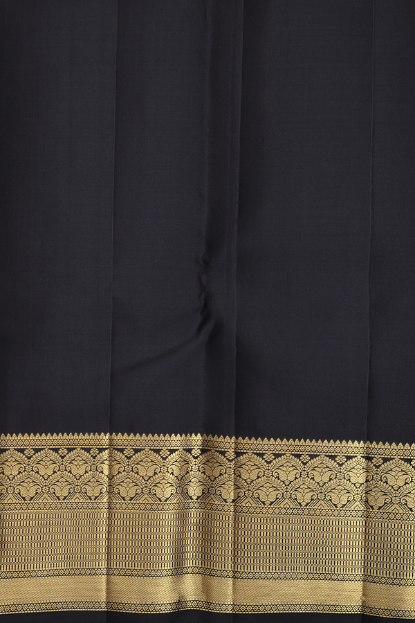 Kanchipuram Silk Saree In Off White With Peacock Buttas