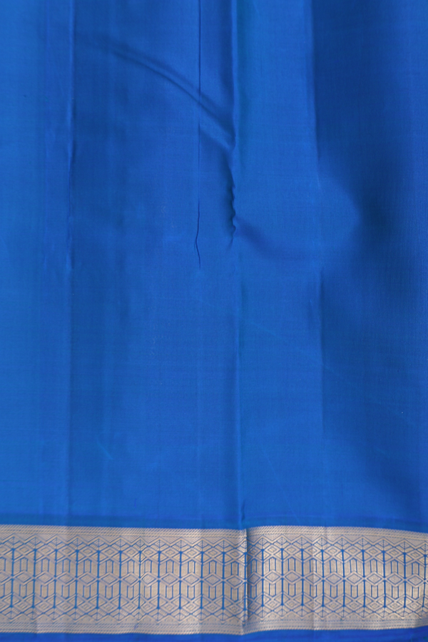 Kanchipuram Silk Saree In Parrot Green With Contrast Border