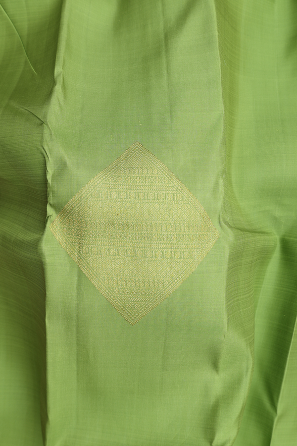 Kanchipuram Silk Saree In Parrot Green With Diamond Design