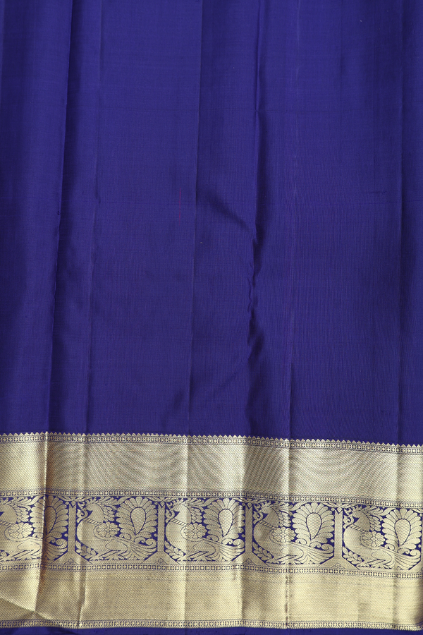 Kanchipuram Silk Saree In Parrot Green With Zari Motifs