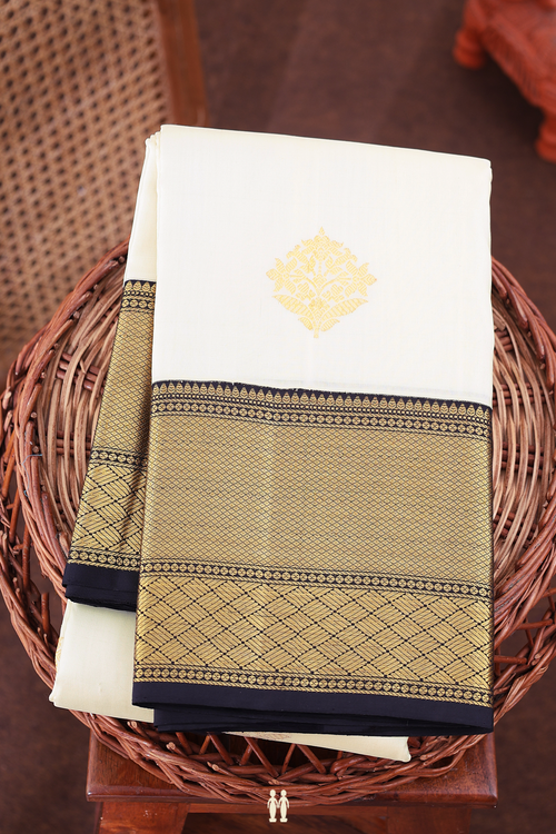 Kanchipuram Silk Saree In White With Floral Buttas