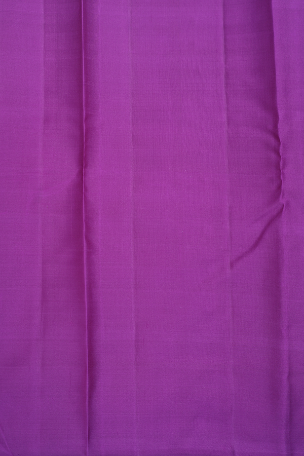 Kanchipuram Silk Saree In Pink Along Checks With Motifs