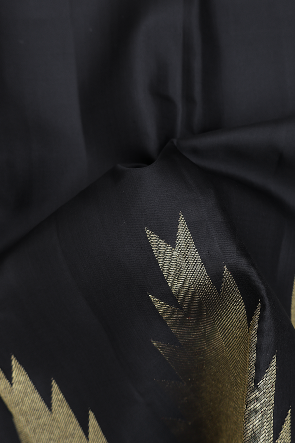 Kanchipuram Silk Saree In Plain Black With Temple Border