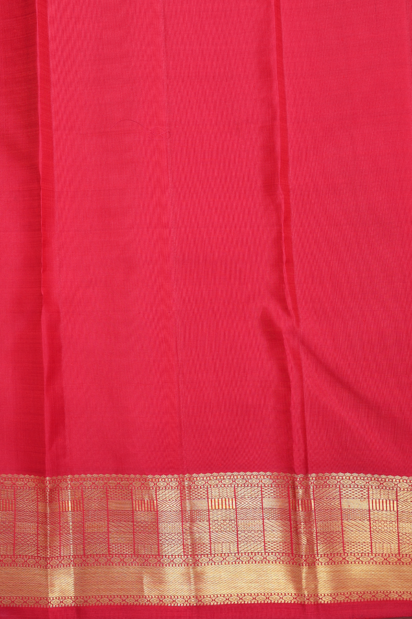 Kanchipuram Silk Saree In Red With Paisley Design