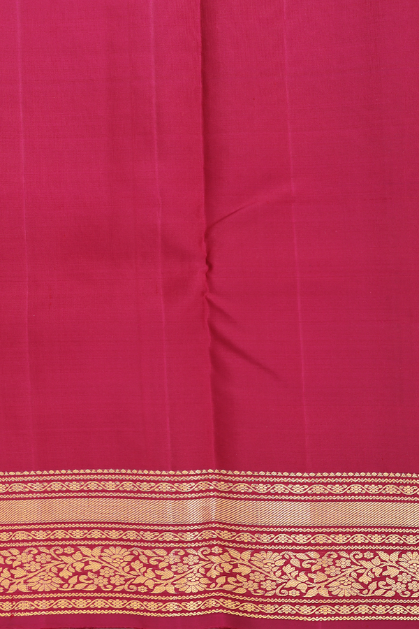 Kanchipuram Silk Saree In Red With Zari Buttas