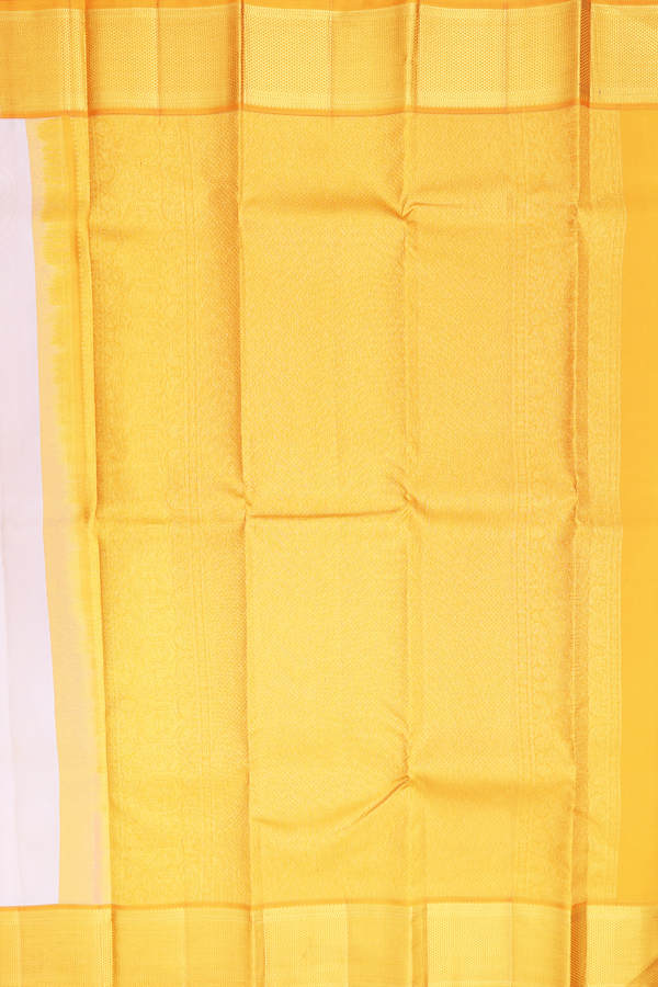 Kanchipuram Silk Saree In White With Contrast Border