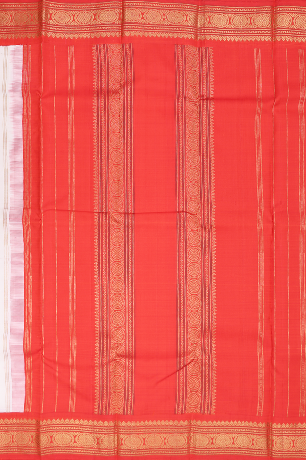 Kanchipuram Silk Saree In White With Contrast Border