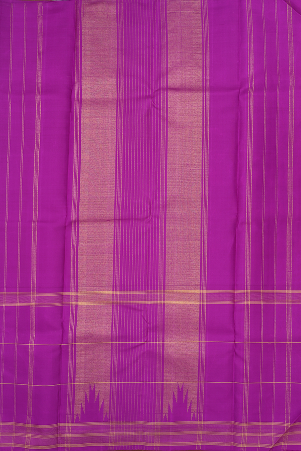 Kanchipuram Silk Saree In White With Contrast Border