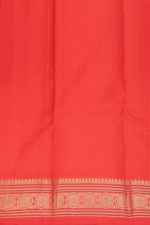 Kanchipuram Silk Saree In White With Contrast Border