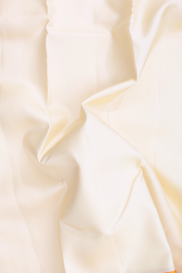 Kanchipuram Silk Saree In White With Contrast Border