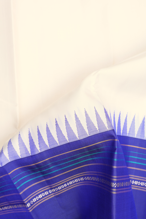 Kanchipuram Silk Saree In White With Contrast Border