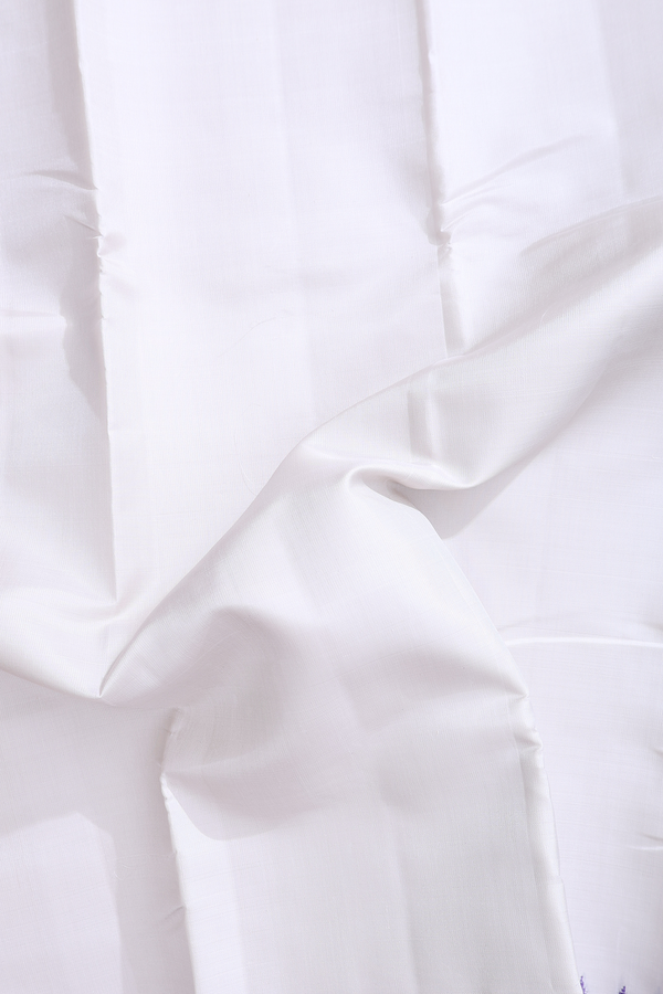 Kanchipuram Silk Saree In White With Contrast Border