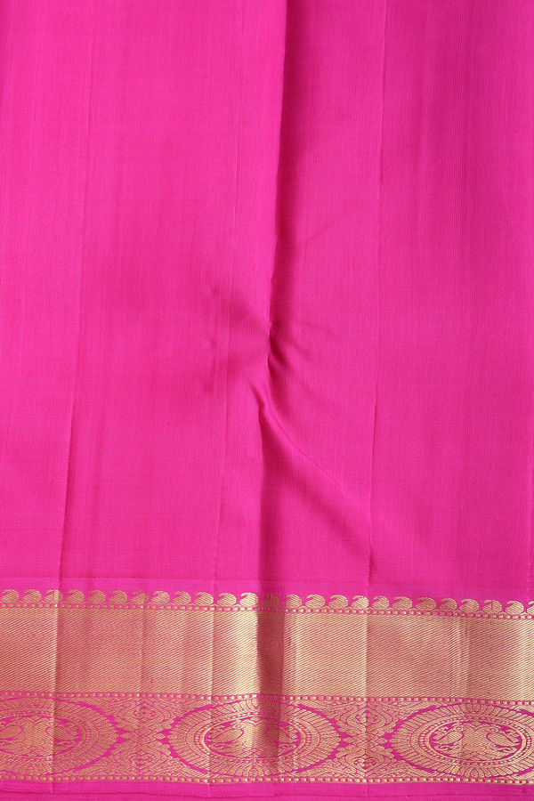 Kanchipuram Silk Saree In White With Contrast Korvai Border