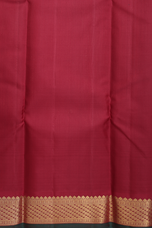 Kanchipuram Silk Saree In White With Contrast Korvai Border