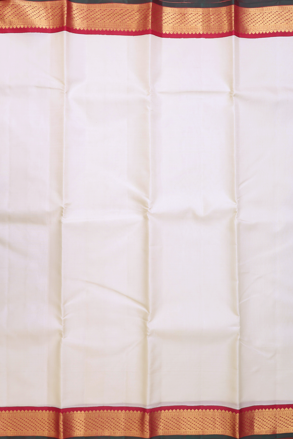 Kanchipuram Silk Saree In White With Contrast Korvai Border