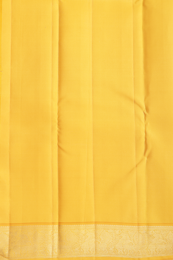 Kanchipuram Silk Saree In White With Floral Buttas