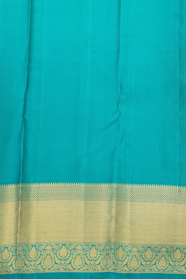 Kanchipuram Silk Saree In White With Floral Buttas