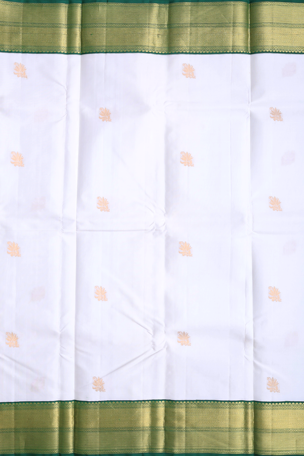Kanchipuram Silk Saree In White With Floral Buttas