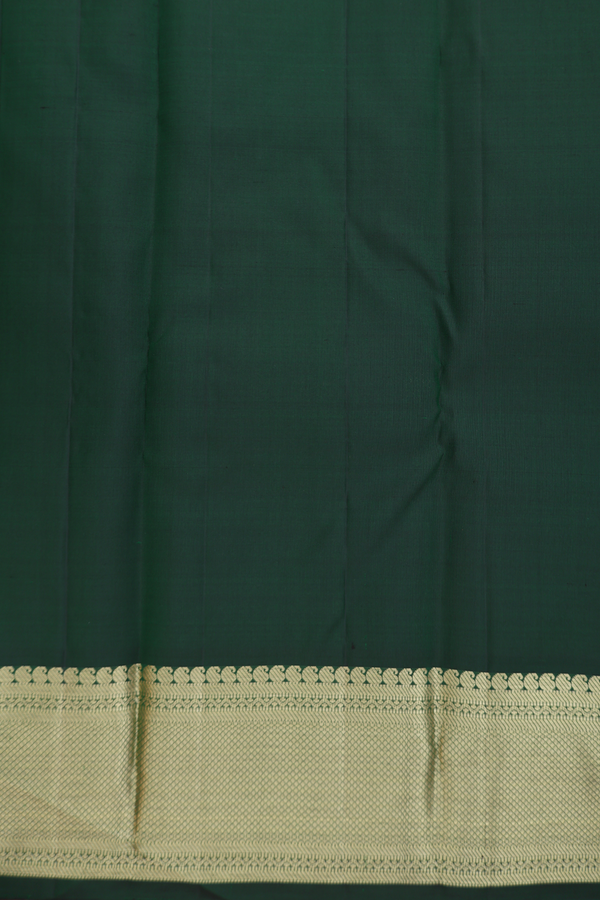 Kanchipuram Silk Saree In White With Paisley Buttas