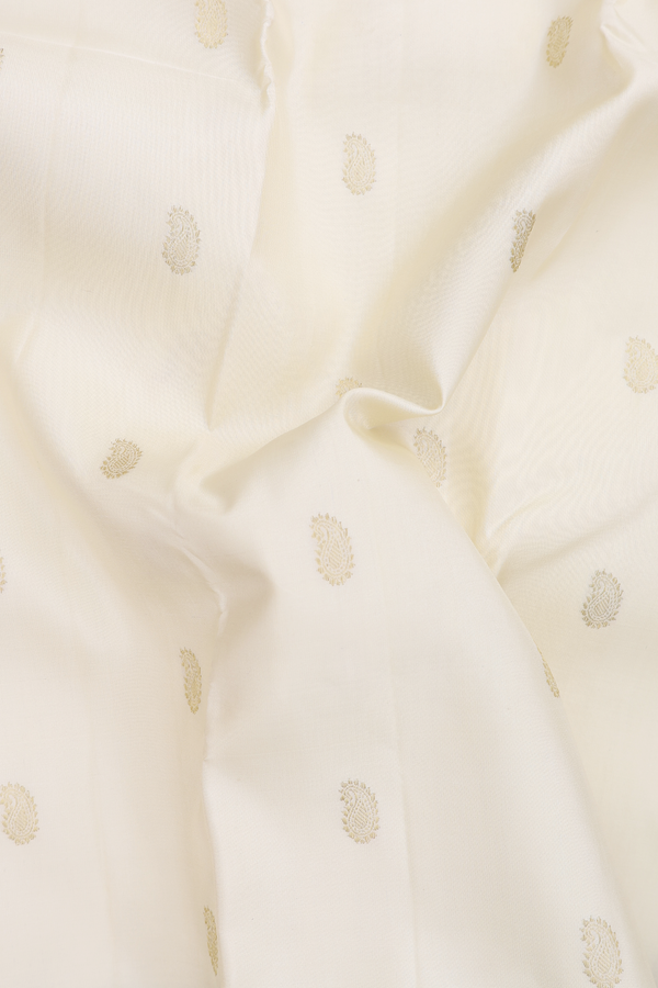 Kanchipuram Silk Saree In White With Paisley Buttas